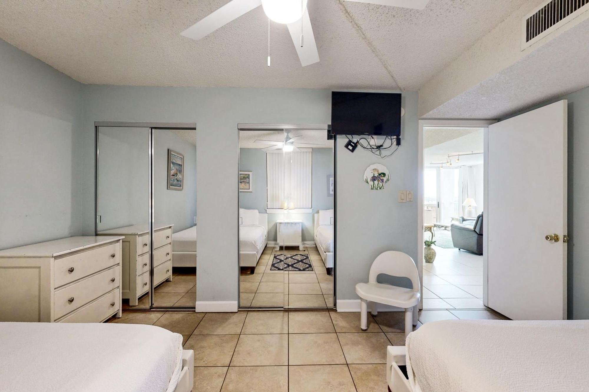 Dolphin Point Apartment Destin Room photo